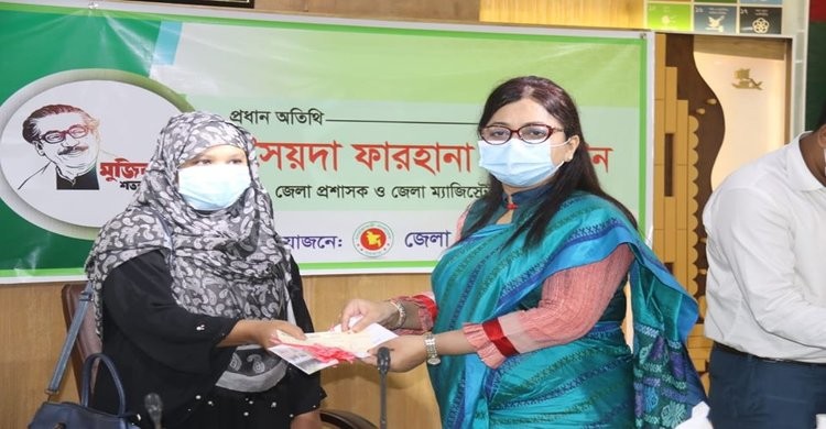 নরসিংদীতে করোনা ও প্রাকৃতিক দুর্যোগে ক্ষতিগ্রস্ত নারীদের আর্থিক সহায়তা নরসিংদীতে করোনা ও প্রাকৃতিক দুর্যোগে ক্ষতিগ্রস্ত নারীদের আর্থিক সহায়তা