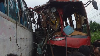 পাঁচদোনায় দুই বাসের সংঘর্ষে এক বাসচালক নিহত, আহত ১২ যাত্রী