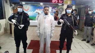 অনুমোদনবিহীন প্রাইভেট হাসপাতাল থেকে ভুয়া ডাক্তার গ্রেফতার অনুমোদনবিহীন প্রাইভেট হাসপাতাল থেকে ভুয়া ডাক্তার গ্রেফতার