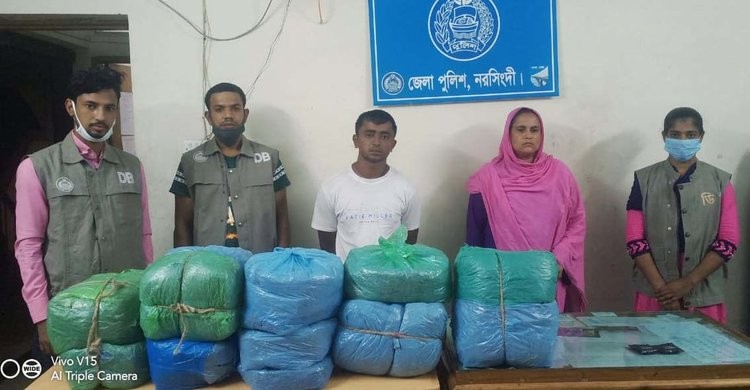 শিবপুরে ২৮ কেজি গাঁজা ৪৮০ পিস ইয়াবাসহ চারজন গ্রেফতার শিবপুরে ২৮ কেজি গাঁজা ৪৮০ পিস ইয়াবাসহ চারজন গ্রেফতার