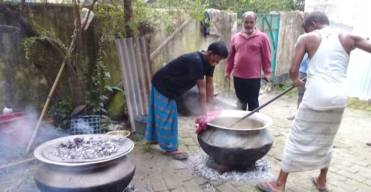 শিবপুরে আওয়ামীলীগের প্রতিষ্ঠাবার্ষিকী উপলক্ষে খাবার বিতরণ শিবপুরে আওয়ামীলীগের প্রতিষ্ঠাবার্ষিকী উপলক্ষে খাবার বিতরণ