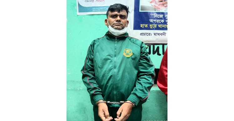 মাধবদীতে চাঁদাবাজির সময় ভুয়া সেনা কর্মকর্তা গ্রেপ্তার মাধবদীতে চাঁদাবাজির সময় ভুয়া সেনা কর্মকর্তা গ্রেপ্তার
