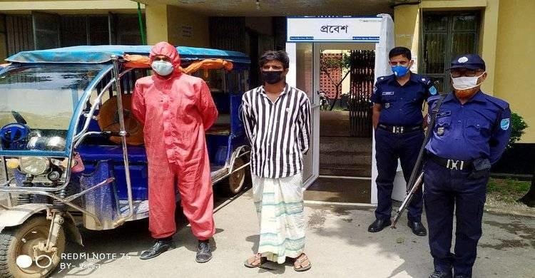পলাশে ছিনতাইকারী গ্রেফতার, ইজিবাইক উদ্ধার পলাশে ছিনতাইকারী গ্রেফতার, ইজিবাইক উদ্ধার