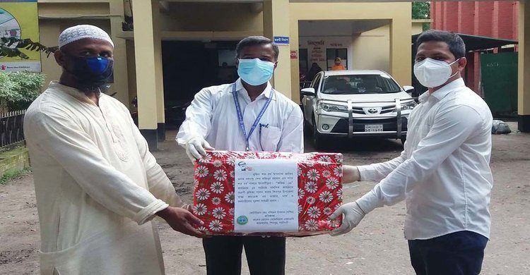 শিবপুর থানা ও হাসপাতালে সুরক্ষা সামগ্রী প্রদান শিবপুর থানা ও হাসপাতালে সুরক্ষা সামগ্রী প্রদান