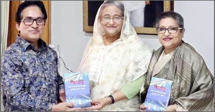 বঙ্গবন্ধুর কন্যার হাতে পদ্মা সেতু: সততা ও আত্মবিশ্বাসের বিজয়' গ্রন্থ হস্তান্তর বঙ্গবন্ধুর কন্যার হাতে পদ্মা সেতু: সততা ও আত্মবিশ্বাসের বিজয়' গ্রন্থ হস্তান্তর