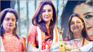 কলকাতায় ‘তুমি অনন্যা ২০২০’ পুরস্কার পেলেন জয়া আহসান