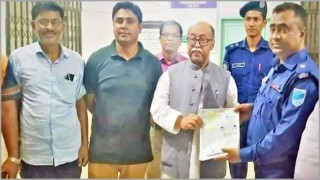 করোনাভাইরাস: নরসিংদী জেলা পুলিশের উদ্যোগে সচেতনতামূলক লিফলেট বিতরণ