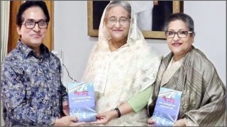 বঙ্গবন্ধুর কন্যার হাতে পদ্মা সেতু: সততা ও আত্মবিশ্বাসের বিজয়' গ্রন্থ হস্তান্তর বঙ্গবন্ধুর কন্যার হাতে পদ্মা সেতু: সততা ও আত্মবিশ্বাসের বিজয়' গ্রন্থ হস্তান্তর