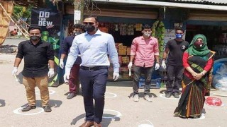শিবপুরে দোকানগুলোর সামনে গোল বৃত্ত আঁকছে উপজেলা প্রশাসন