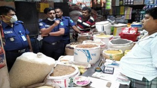 মাধবদীতে অতিরিক্ত দামে চাল ও পেঁয়াজ বিক্রি করায় জরিমানা