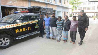 র‌্যাবের পৃথক অভিযানে ০৬ মাদক ব্যবসায়ী গ্রেফতার, ফেন্সিডিল ও গাঁজা উদ্ধার