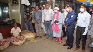 নরসিংদীতে দ্রব্যমূল্য নিয়ন্ত্রণে উপজেলা প্রশাসনের বাজার পরিদর্শন