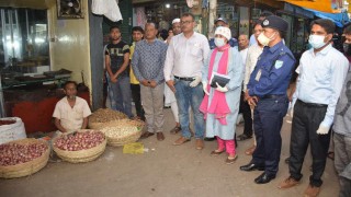 নরসিংদীতে দ্রবমূল্য স্থিতিশীল রাখতে ৪৫টি অভিযানে ৩ লক্ষাধিক টাকা জরিমানা