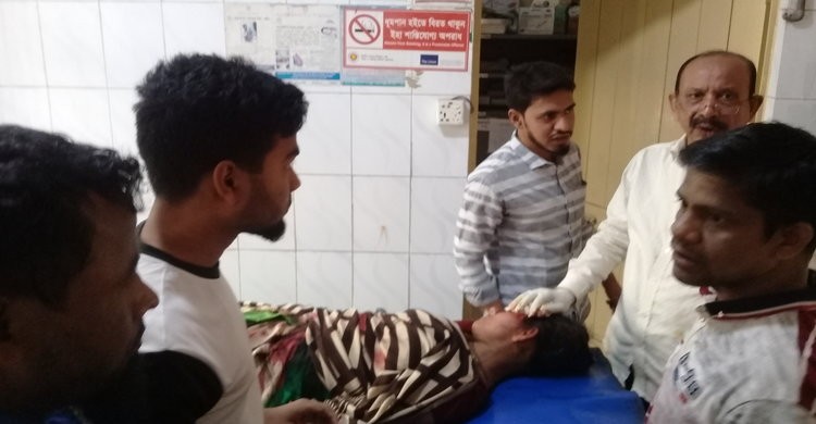 শিবপুরে নির্মাণাধীন ভবনের দেয়াল ধসে আহত-১ শিবপুরে নির্মাণাধীন ভবনের দেয়াল ধসে আহত-১