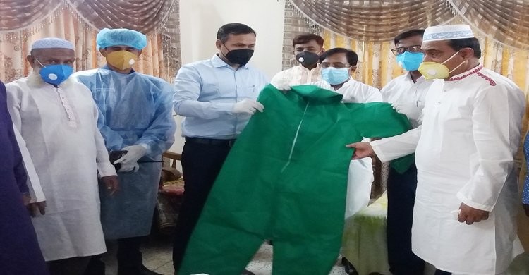 করোনার কারণে শিবপুরের কোন খেটে খাওয়া মানুষ না খেয়ে থাকবে না: এমপি মোহন করোনার কারণে শিবপুরের কোন খেটে খাওয়া মানুষ না খেয়ে থাকবে না: এমপি মোহন