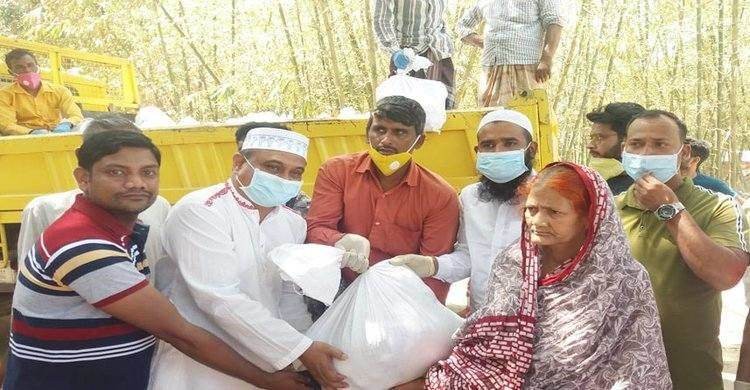 শিবপুরের ১০ গ্রামে ব্যক্তি উদ্যোগে খাদ্য সামগ্রী বিতরণ শিবপুরের ১০ গ্রামে ব্যক্তি উদ্যোগে খাদ্য সামগ্রী বিতরণ