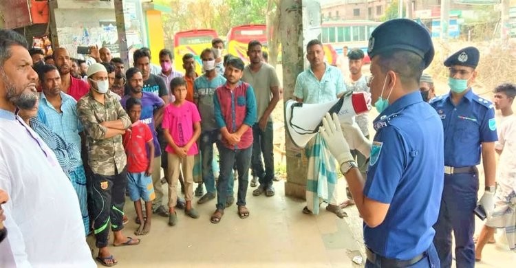 নরসিংদীতে দ্রব্যমূল্য স্থিতিশীল রাখা ও জনসচেতনতামূলক কাজে পুলিশ নরসিংদীতে দ্রব্যমূল্য স্থিতিশীল রাখা ও জনসচেতনতামূলক কাজে পুলিশ