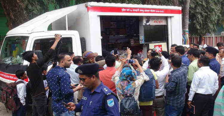 নরসিংদীতে বঙ্গবন্ধু ভ্রাম্যমাণ বইমেলার উদ্বোধন নরসিংদীতে বঙ্গবন্ধু ভ্রাম্যমাণ বইমেলার উদ্বোধন