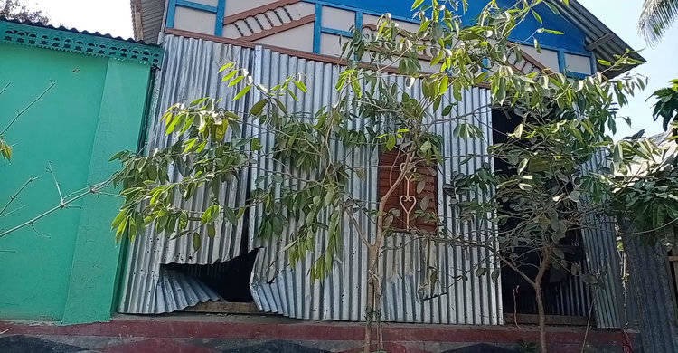 রায়পুরার চাঁনপুরে আ’লীগের দুই পক্ষের সংঘর্ষ: নিহত ১, আহত ১০ রায়পুরার চাঁনপুরে আ’লীগের দুই পক্ষের সংঘর্ষ: নিহত ১, আহত ১০