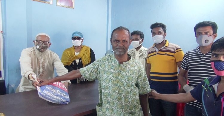 বেলাবতে নিম্ন আয়ের ৫ শত মানুষের মধ্যে খাদ্যসামগ্রী বিতরণ বেলাবতে নিম্ন আয়ের ৫ শত মানুষের মধ্যে খাদ্যসামগ্রী বিতরণ