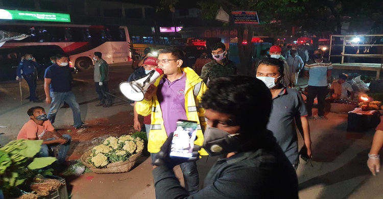 করোনাভাইরাস: নরসিংদীতে সচেতনতা তৈরিতে পুলিশী তৎপরতা অব্যাহত করোনাভাইরাস: নরসিংদীতে সচেতনতা তৈরিতে পুলিশী তৎপরতা অব্যাহত