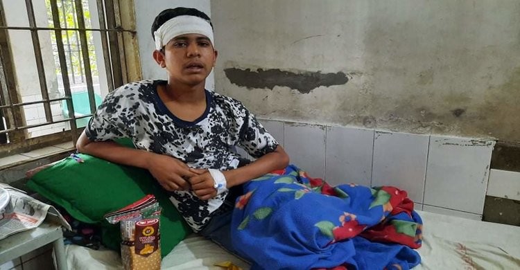 শিবপুরে শালিসে ইউপি চেয়ারম্যানের সামনেই কিশোরকে কুপিয়ে আহত শিবপুরে শালিসে ইউপি চেয়ারম্যানের সামনেই কিশোরকে কুপিয়ে আহত