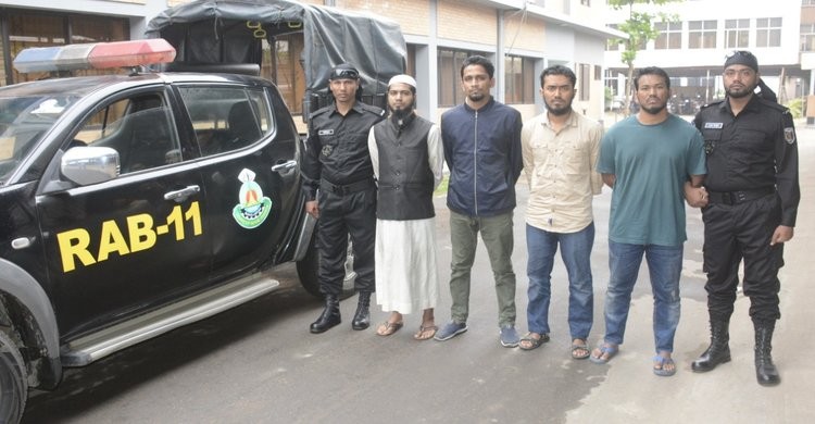 জেএমবি’র ৪ সদস্য গ্রেফতার, উগ্রবাদী বই ও লিফলেট উদ্ধার জেএমবি’র ৪ সদস্য গ্রেফতার, উগ্রবাদী বই ও লিফলেট উদ্ধার
