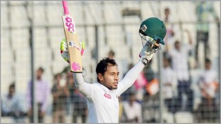 করোনাদুর্গতদের সহায়তায় আজ নিলামে উঠছে মুশফিকের ব্যাট