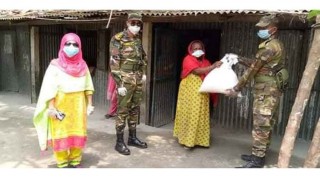 শিবপুরে আশ্রয়ণ প্রকল্পের বাসিন্দাদের মধ্যে ত্রাণ সামগ্রী বিতরণ শিবপুরে আশ্রয়ণ প্রকল্পের বাসিন্দাদের মধ্যে ত্রাণ সামগ্রী বিতরণ