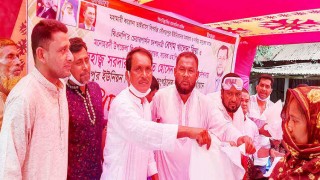 মনোহরদীতে বিএনপির উদ্যোগে ঈদ সামগ্রী বিতরণ