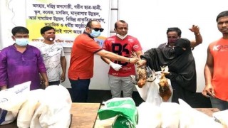 পলাশে কর্মহীন পরিবারে মুরগিসহ ঈদ সামগ্রী বিতরণ