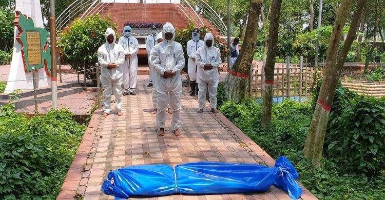 নরসিংদীতে শ্বাসকষ্টে গৃহবধূর মৃত্যু, লাশ গ্রহণ করলো না পরিবার, দাফন করলো পুলিশ নরসিংদীতে শ্বাসকষ্টে গৃহবধূর মৃত্যু, লাশ গ্রহণ করলো না পরিবার, দাফন করলো পুলিশ