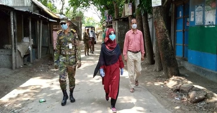 শিবপুরে সামাজিক দূরত্ব না মানায় ১৪ মামলা ও অর্থদণ্ড শিবপুরে সামাজিক দূরত্ব না মানায় ১৪ মামলা ও অর্থদণ্ড