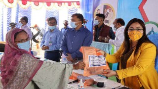করোনা মোকাবেলায় নরসিংদী জেলার ইউনিয়নগুলোতে একযোগে মাস্ক বিতরণ