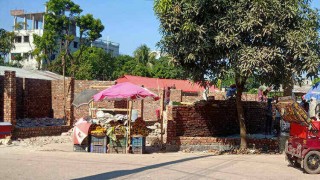 নরসিংদীতে রেলওয়ের জমির অবৈধ স্থাপনা উচ্ছেদের পর ফের দখল শুরু