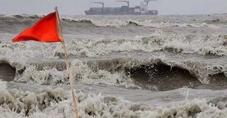 সমুদ্রবন্দরে স্থানীয় তিন নম্বর সংকেত সমুদ্রবন্দরে স্থানীয় তিন নম্বর সংকেত