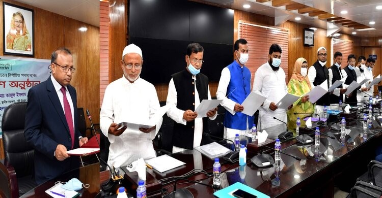 আত্মকেন্দ্রিক নয়, জনগণের কল্যাণে কাজ করুন: শপথগ্রহণ অনুষ্ঠানে স্থানীয় সরকার মন্ত্রী আত্মকেন্দ্রিক নয়, জনগণের কল্যাণে কাজ করুন: শপথগ্রহণ অনুষ্ঠানে স্থানীয় সরকার মন্ত্রী
