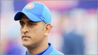 ভয়ানক মানসিক বিকৃতি: ক্রিকেটার ধোনির শিশুকন্যাকে ধর্ষণের হুমকি!