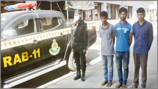 নারায়ণগঞ্জে ডাকাতির প্রস্তুতিকালে অস্ত্রসহ তিনজনকে গ্রেপ্তার করেছে র্যাব-১১ নারায়ণগঞ্জে ডাকাতির প্রস্তুতিকালে অস্ত্রসহ তিনজনকে গ্রেপ্তার করেছে র্যাব-১১