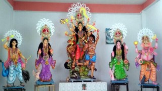 আজ মহাষষ্ঠী : ঢাকের বাদ্য-উলুধ্বনির মধ্য দিয়ে দেবী দুর্গার মর্ত্যে আগমন