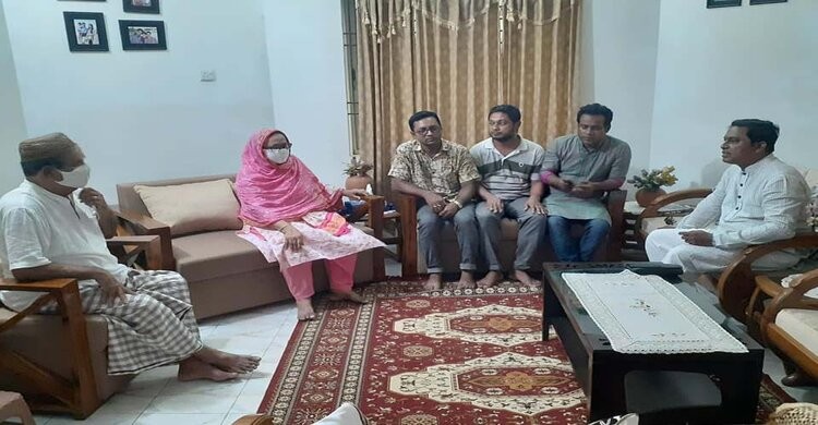 অসুস্থ বিএনপি নেতা আব্দুল মান্নান খানের পাশে মনজুর এলাহী অসুস্থ বিএনপি নেতা আব্দুল মান্নান খানের পাশে মনজুর এলাহী