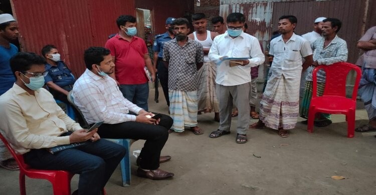 নরসিংদীতে ভ্রাম্যমাণ আদালতের অভিযানে বন্ধ হলো বাল্যবিবাহ নরসিংদীতে ভ্রাম্যমাণ আদালতের অভিযানে বন্ধ হলো বাল্যবিবাহ