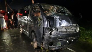 শিবপুরে বাস-মাইক্রোবাস সংঘর্ষে চালক নিহত