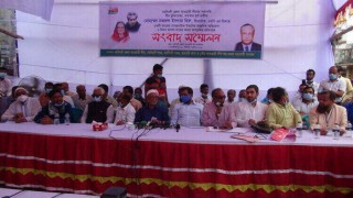 নরসিংদীতে এমপির বিরুদ্ধে মামলা: প্রতিবাদে দলীয় নেতাকর্মীদের সংবাদ সম্মেলন