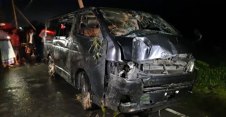শিবপুরে বাস-মাইক্রোবাস সংঘর্ষে চালক নিহত শিবপুরে বাস-মাইক্রোবাস সংঘর্ষে চালক নিহত