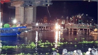 নারায়ণগঞ্জের ডুবে যাওয়া লঞ্চ থেকে ৫ নারীর লাশ উদ্ধার, নিখোঁজ ২১ নারায়ণগঞ্জের ডুবে যাওয়া লঞ্চ থেকে ৫ নারীর লাশ উদ্ধার, নিখোঁজ ২১