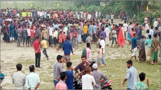 রায়পুরায় স্বাস্থ্য বিধি উপেক্ষা করে জমকালো ফুটবল খেলা অনুষ্ঠিত