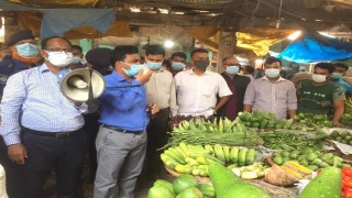 নরসিংদীতে স্বাস্থ্যবিধি মানাতে সচেতনতামূলক প্রচারণায় কুইক রেসপন্স টিম