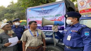 শিবপুর থানা পুলিশের উদ্যোগে মাস্ক ও লিফলেট বিতরণ