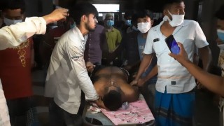 পাঞ্জাবির বোতাম লাগানোকে কেন্দ্র করে গুলিবিদ্ধ ব্যক্তির মৃত্যু পাঞ্জাবির বোতাম লাগানোকে কেন্দ্র করে গুলিবিদ্ধ ব্যক্তির মৃত্যু